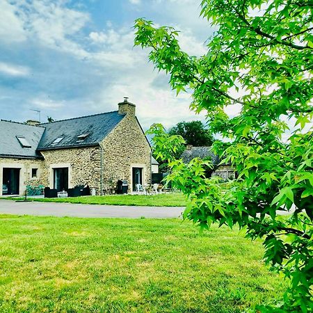 Bed and Breakfast Au Petit Bonheur De Claire Et Jo La Chapelle-Caro Екстер'єр фото