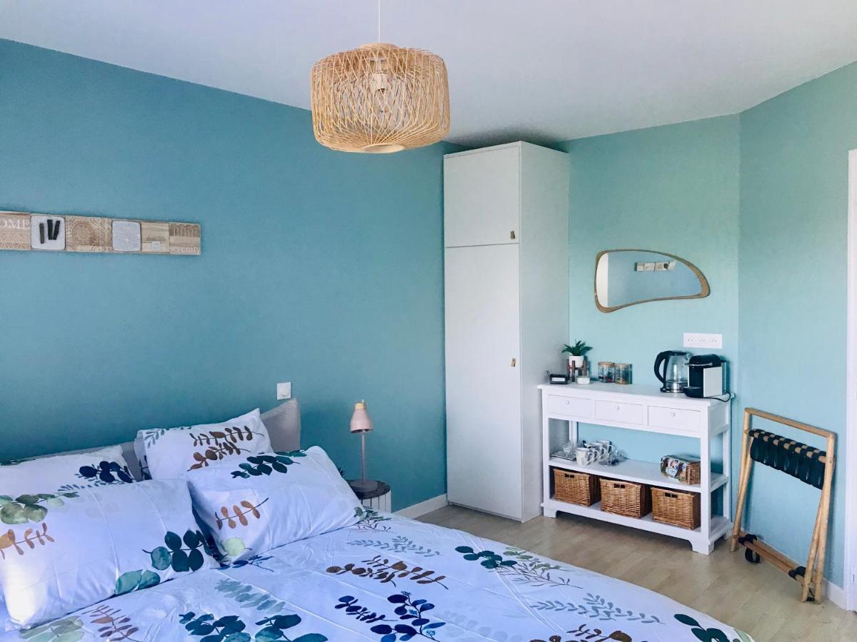 Bed and Breakfast Au Petit Bonheur De Claire Et Jo La Chapelle-Caro Екстер'єр фото
