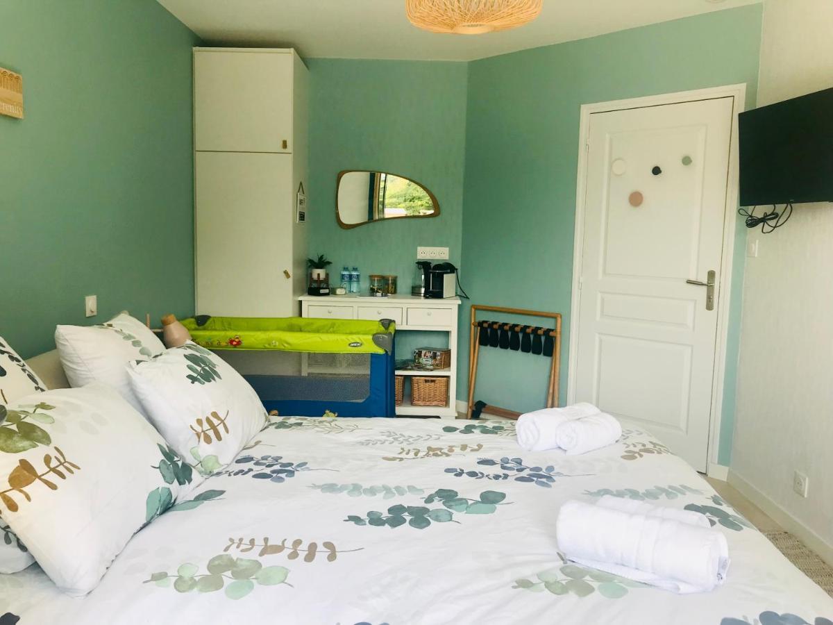 Bed and Breakfast Au Petit Bonheur De Claire Et Jo La Chapelle-Caro Екстер'єр фото