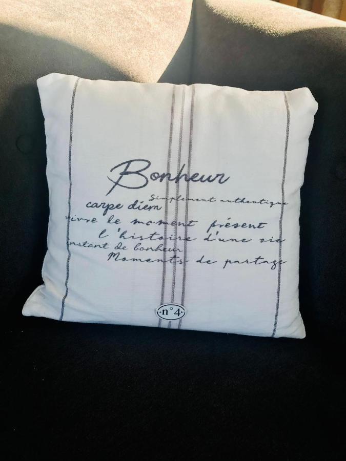 Bed and Breakfast Au Petit Bonheur De Claire Et Jo La Chapelle-Caro Екстер'єр фото
